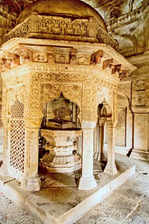 Anchaleshwar Temple altar, Chandrapur, Maharashtra, India, Asia