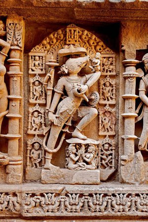 Téléchargez les photos : Varah-Dashavtar ; Rani ki vav ; step well ; stone carving ; Patan ; Gujarat ; India - en image libre de droit