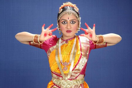 Téléchargez les photos : Bharatnatyam, danse classique indienne - en image libre de droit