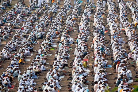 Téléchargez les photos : Messe musulmans prière id ul fitr namaz sur ramzan id à lashkar e eidgaah maidan, Malegaon, Maharashtra, Inde 2-Octobre-2008 - en image libre de droit