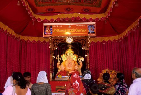 Téléchargez les photos : Ganesh ganpati Festival Chef d'éléphant Lord procession, pune, maharashtra, Inde - en image libre de droit