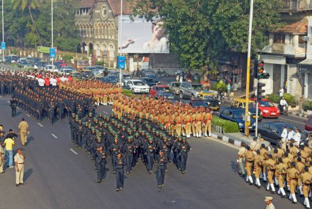 Foto de Policía de Mumbai marchando en unidad marina, Bombay, Mumbai, Maharashtra, India - Imagen libre de derechos