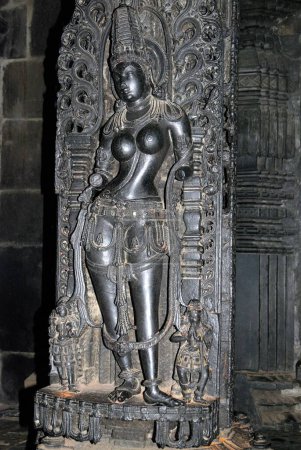 Herr Vishnu in Form von Mohini Tänzer am Channakesava Vishnu Tempel; Belur; Bezirk Hassan; Karnataka; Indien