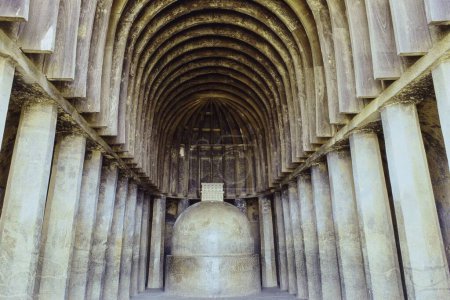 Interior del Chaitya Hall, Cuevas de Karla, Lonavala, Maharashtra, India, Asia