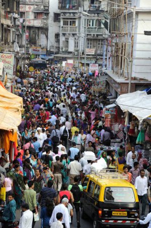 Téléchargez les photos : Bâtiment ancien châle de logement urbain de masse, charni road, mumbai, maharashtra, Inde, Asie - en image libre de droit