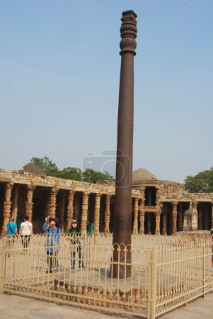Téléchargez les photos : Ashok stambha à l'intérieur du campus Qutub Minar ; Delhi ; Inde - en image libre de droit