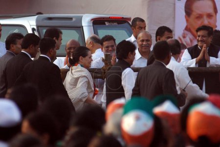 Foto de Sonia Gandhi Presidente del Congreso que llega a Shivaji Park, Mumbai, Maharashtra, India, Asia - Imagen libre de derechos