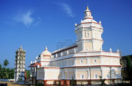 Téléchargez les photos : Temple Shri Mangesh shantadurga, Ponda, Goa, Maharashtra, Inde - en image libre de droit