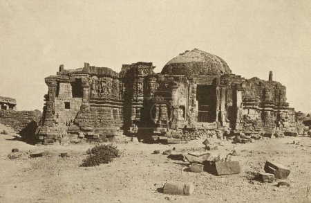 Foto de Ruinas del templo de Somnath tal como aparecieron en 1899; Templo de Somnath; Saurastra; Gujarat; India - Imagen libre de derechos