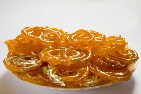 Foto de Alimento dulce indio Bonbon Confectionery Jalebee servido en plato - Imagen libre de derechos