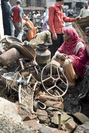 Téléchargez les photos : Slum fire bandra mumbai Maharashtra Inde Asie - en image libre de droit