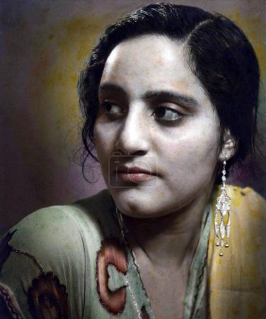 Foto de Viejo vintage original blanco y negro 1900 plata gelatina impresión mano coloreado retrato indio mujer India 1940 - Imagen libre de derechos