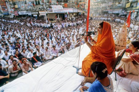 Téléchargez les photos : Foule au rassemblement électoral, Inde - en image libre de droit