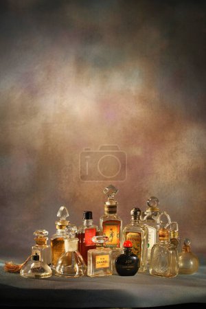 Téléchargez les photos : Patrimoine vieux flacons de parfum, Inde - en image libre de droit