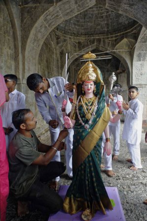 Téléchargez les photos : Idole de la déesse hindoue, festival navratri, solapur, maharashtra, Inde, Asie - en image libre de droit