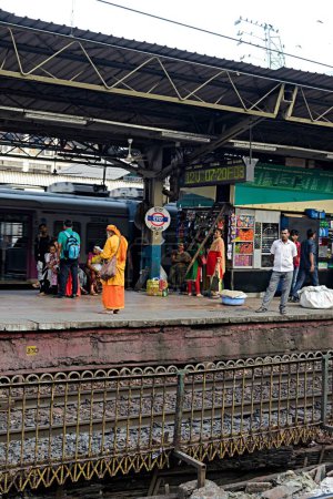Téléchargez les photos : Gare de Dadar, Mumbai, Maharashtra, Inde, Asie - en image libre de droit