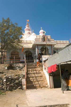 Foto de Templo de Kanifnath y tumba en Bapgao, taluka Purandar, distrito Pune, Maharashtra, India - Imagen libre de derechos