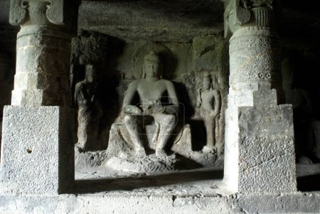 Foto de Estatua de Buda en las cuevas de Ellora; Aurangabad; Maharashtra; India - Imagen libre de derechos