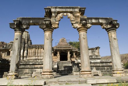 Téléchargez les photos : Temple Sas Bahu dédié à la divinité du seigneur Vishnu ; Kumbhalgarh ; Rajasthan ; Inde - en image libre de droit