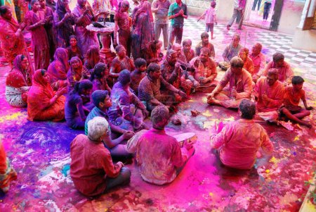 Foto de Gente cantando canciones devocionales Rangpanchmi Rajasthan India Asia - Imagen libre de derechos