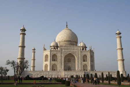 Téléchargez les photos : Taj Mahal Septième merveilles du monde sur la rive sud de la rivière Yamuna, Agra, Uttar Pradesh, Inde Site du patrimoine mondial de l'UNESCO - en image libre de droit