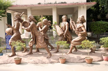 Photo for Sculpture of kabir and sant singing, varanasi, uttar pradesh, Asia, India - Royalty Free Image