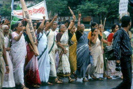 Foto de Mujeres morcha contra la inflación en Bombay mumbai, maharashtra, India - Imagen libre de derechos