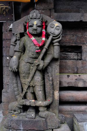 Estatua en el templo de Jageshwar, Almora, Uttaranchal Uttarakhand, India
