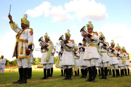 Téléchargez les photos : BSF band performing at marwar festival ; Jodhpur ; Rajasthan ; India NO MR - en image libre de droit