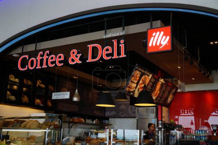 Téléchargez les photos : Restaurant Coffee & Deli, Aéroport international de Phuket, Thaïlande, Asie - en image libre de droit