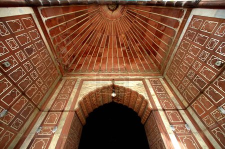 Entrada del arco principal de la mezquita, Jama Masjid, Old Delhi, India