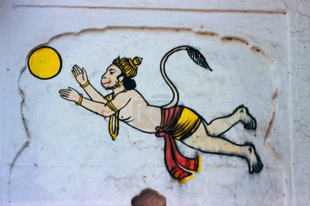 Foto de Flying lord Hanuman captura de pintura de la pared del sol en Shree Ram Temple, Tulsibag, Pune, Maharashtra, India - Imagen libre de derechos