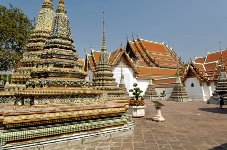 Foto de Wat Phra Monasterio de Chetuphon Rey Rama una dinastía chakri templo más grande del siglo 16 en Tailandia; Pagodas; Tailandia; Sureste Asiático - Imagen libre de derechos