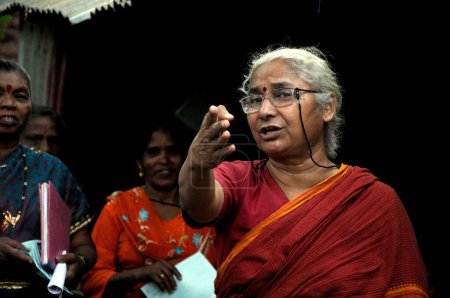 Téléchargez les photos : Medha Patkar, militante sociale du mouvement Ghar Bachao Ghar Banao à Mumbai au Maharashtra Inde Asie - en image libre de droit