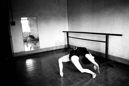 Téléchargez les photos : Ballet danseur Phiroza Lally Mumbai Maharashtra Inde Asie 1989 - en image libre de droit