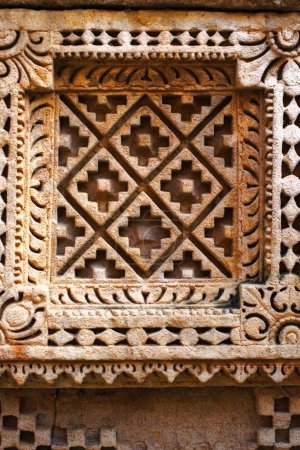 Foto de Patrones geométricos; Rani ki vav; talla de piedra; estructura subterránea; paso bien; Patan; Gujarat; India - Imagen libre de derechos