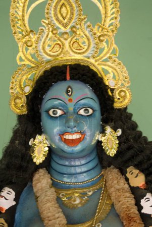 Foto de Close ups Estatua de la Diosa Kali en el Templo; Bangladesh - Imagen libre de derechos