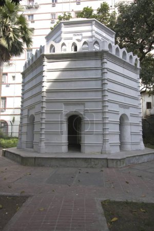 Téléchargez les photos : Hexagonal burial ground in compound of St. John church in Bbd Baug, Kolkata, West Bengal, India Heritage - en image libre de droit