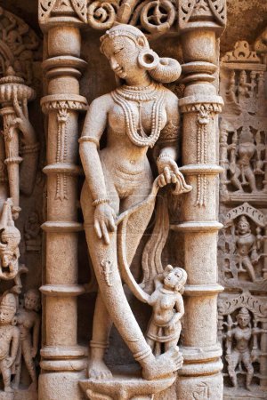 Téléchargez les photos : Sursundari ; Rani ki vav ; step well ; stone carving ; Patan ; Gujarat ; Inde - en image libre de droit