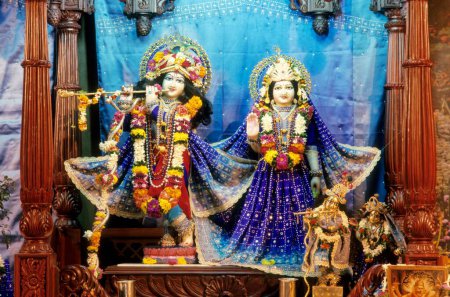 Téléchargez les photos : Idole de seigneur krishna et radha, iskoon hare krishna temple, pune, maharashtra, Inde - en image libre de droit