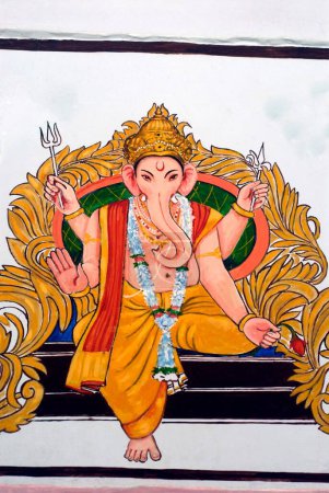 Téléchargez les photos : Peinture de Ganpati ; seigneur Ganesh éléphant tête dieu sur le mur d'entrée du temple Shree Vishnu Narayan ; colline Parvati ; Pune ; Maharashtra ; Inde - en image libre de droit