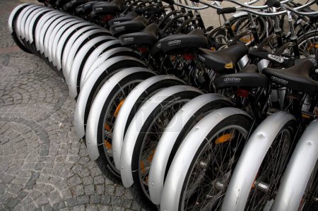 Téléchargez les photos : Conception graphique du parking cyclable, Munich, Allemagne, Europe - en image libre de droit