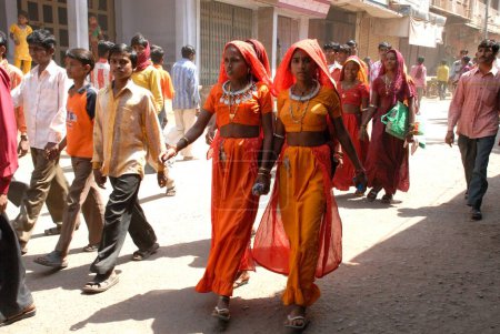 Téléchargez les photos : Tribal woman, holy festival, district Vadodara, Gujarat, Inde - en image libre de droit
