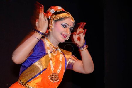 Foto de Mujer realizando bharatanatyam bailarina, india, asia - Imagen libre de derechos