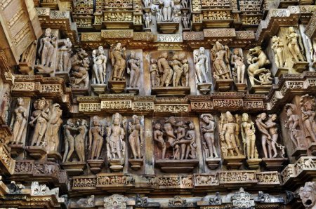 Menschliche Skulpturen im Lakshman Tempel Khajuraho Madhya pradesh Indien Asien