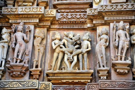 Khajuraho un mithuna grupo escultura kandariya mahadev templo western grupo madhya pradesh India Asia
