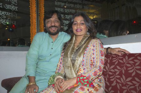 Téléchargez les photos : Ghazal Singers Roop Kumar Rathod avec Sunali Rathod - en image libre de droit