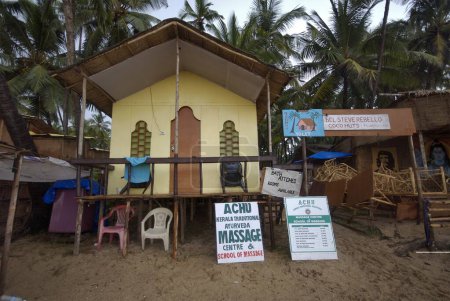 Téléchargez les photos : Une cabane ; Palolem plage ; Goa ; Inde - en image libre de droit