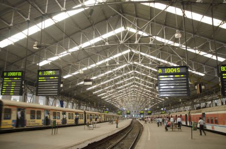 Foto de Churchgate railway Station at Mumbai Maharashtra India - Imagen libre de derechos