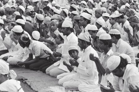 Foto de Muslim Id Prayers, Azad Maidan, Bombay Mumbai, maharashtra, India - Imagen libre de derechos